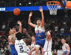 包含新疆男篮挑战山西队，豪情对决引爆全场的词条