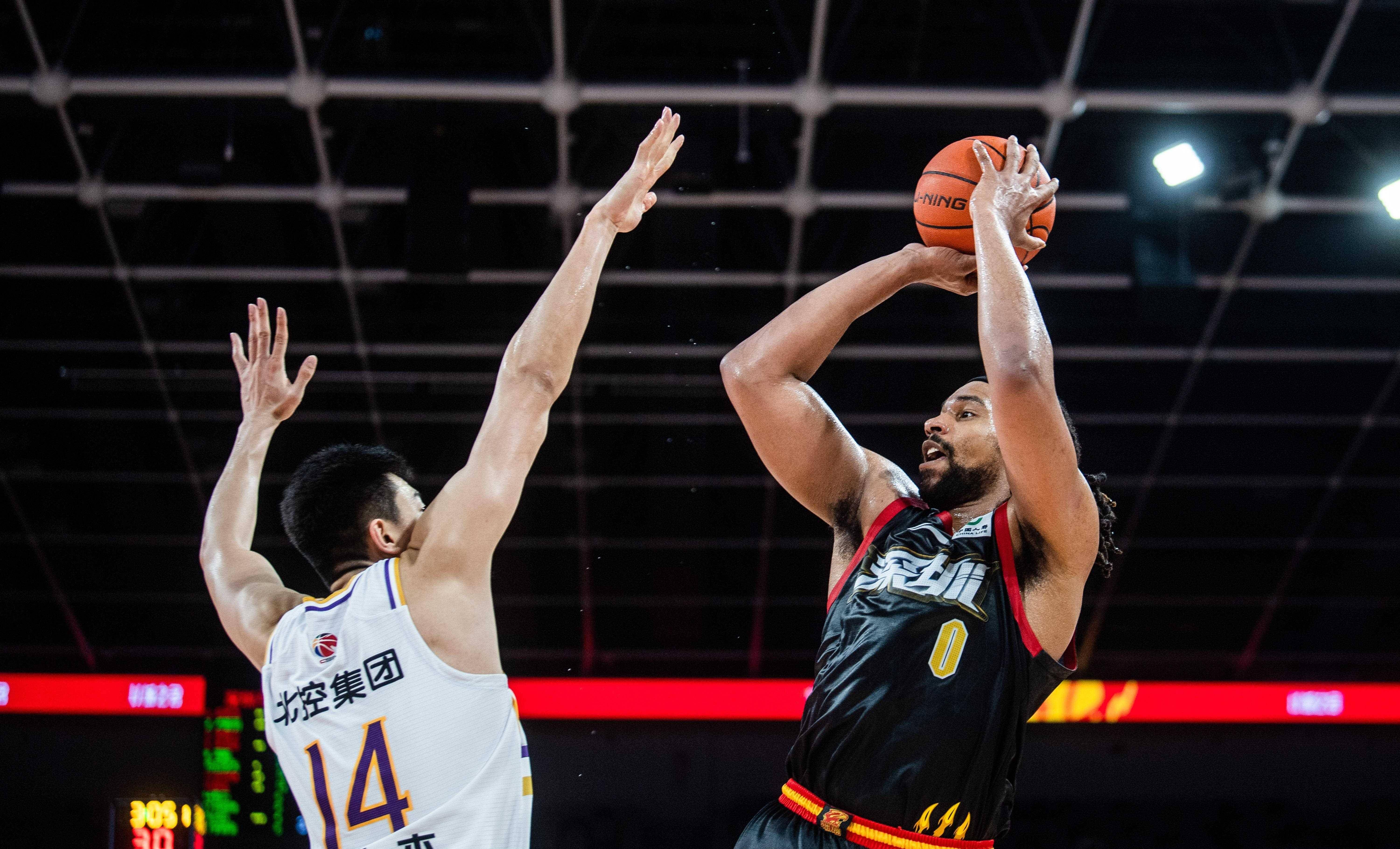 巫师队球员集体庆祝胜利,展现团队合作精神的简单介绍 巫师队球员集体庆祝胜利,展现团队合作精神的简单介绍