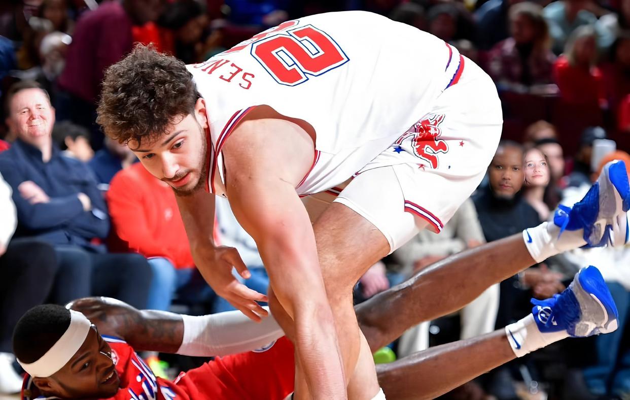 球队之争：火箭队对阵湖人队展开角逐的简单介绍